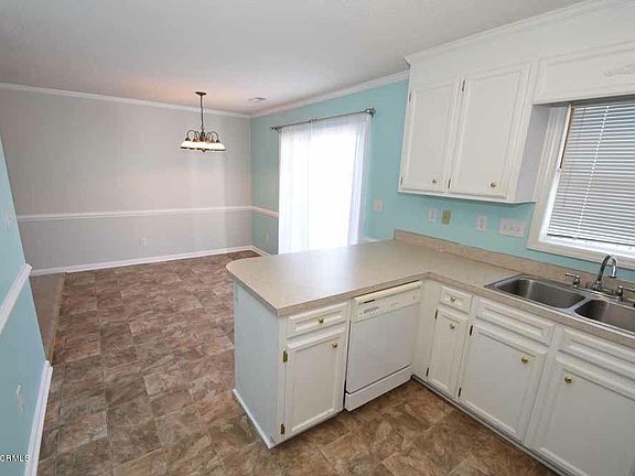 3rd image of 3951 Sterling Pointe Drive #0003