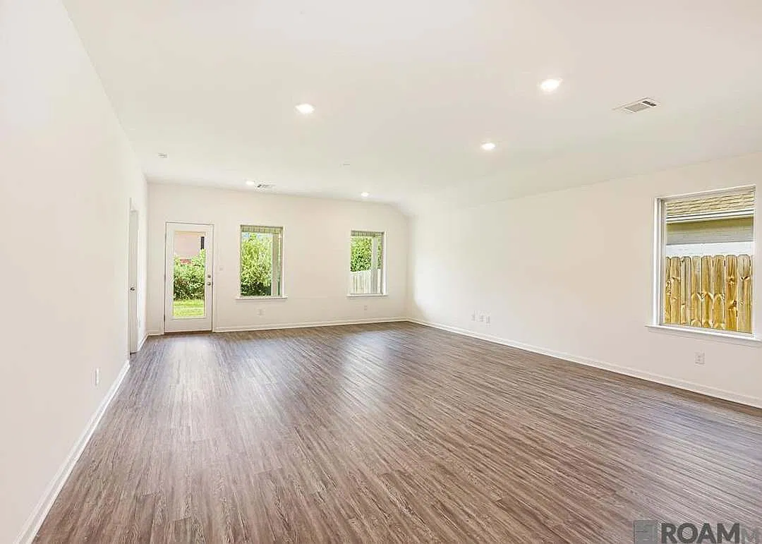 4 bed, 2079 sqft, $2,550 — Photo 2