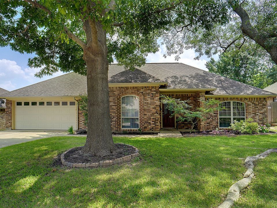 1st image of 10157 Stoneleigh Dr