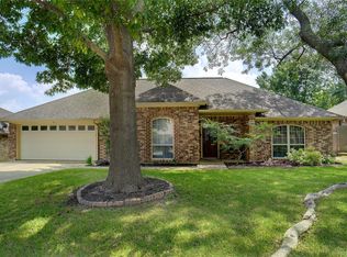 10157 Stoneleigh Dr, Benbrook, TX 76126
