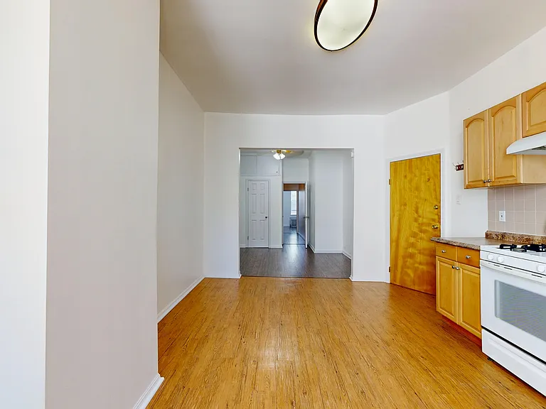 1941 Gates Ave #2R — Photo 11