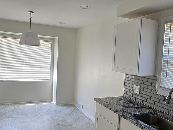 4th image of 10476 Duprey St