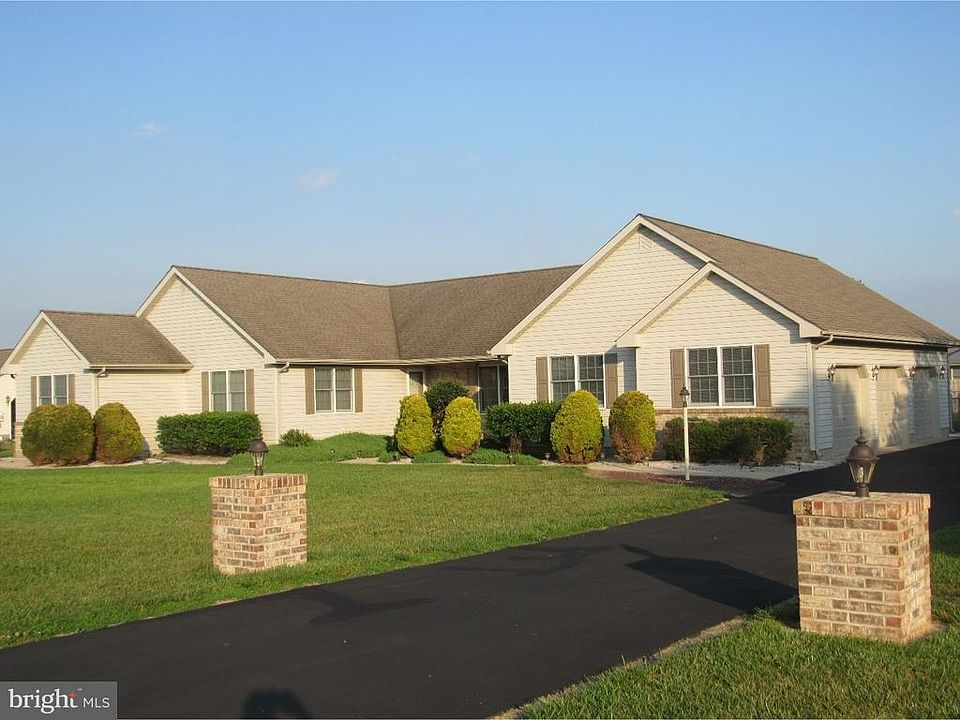 1st image of 102 Kings Ct