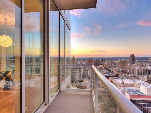 4th image of 600 E Market St