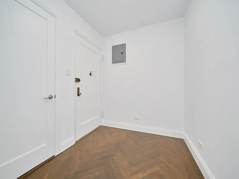 600 W 111th St #4G1 — Photo 6