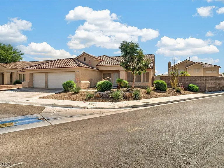 4552 Gonzales Dr — Photo 2