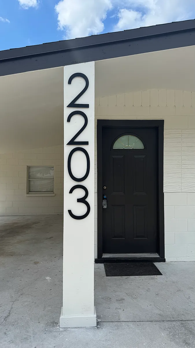 Building Photo - 2203 Avenue Q