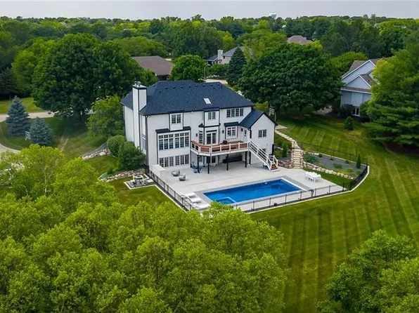1608 S 43rd St, West Des Moines, IA 50265