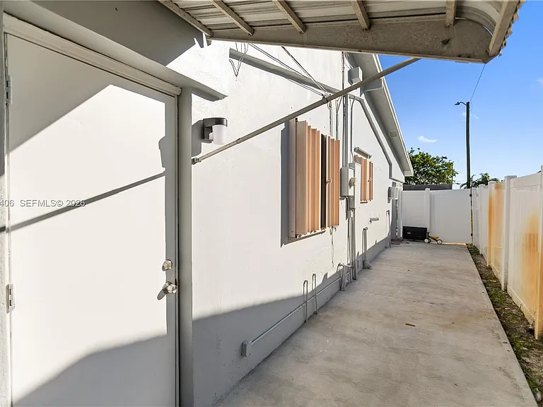 3521 NW 18th Pl — Photo 25