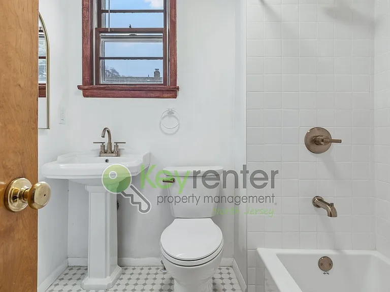 171 Burns Ave — Photo 3