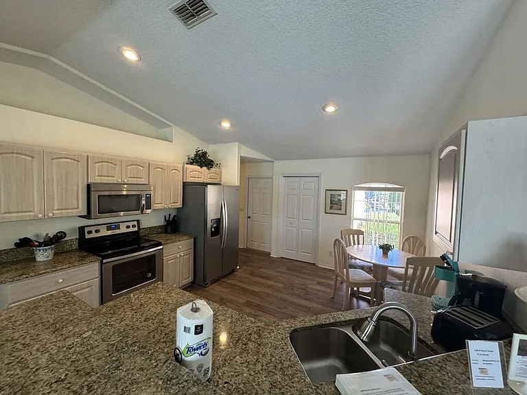 1398 N Foxrun Ter — Photo 30