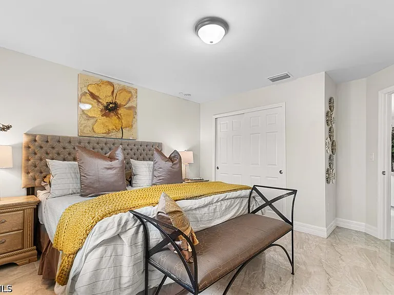 1137 Edgerton Ave — Photo 15