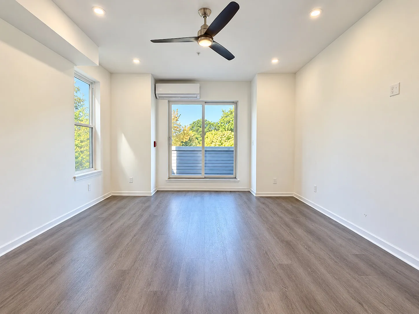 Park-View Studio with Private Balcony, Central Air & In-Unit Laundry — Photo 4