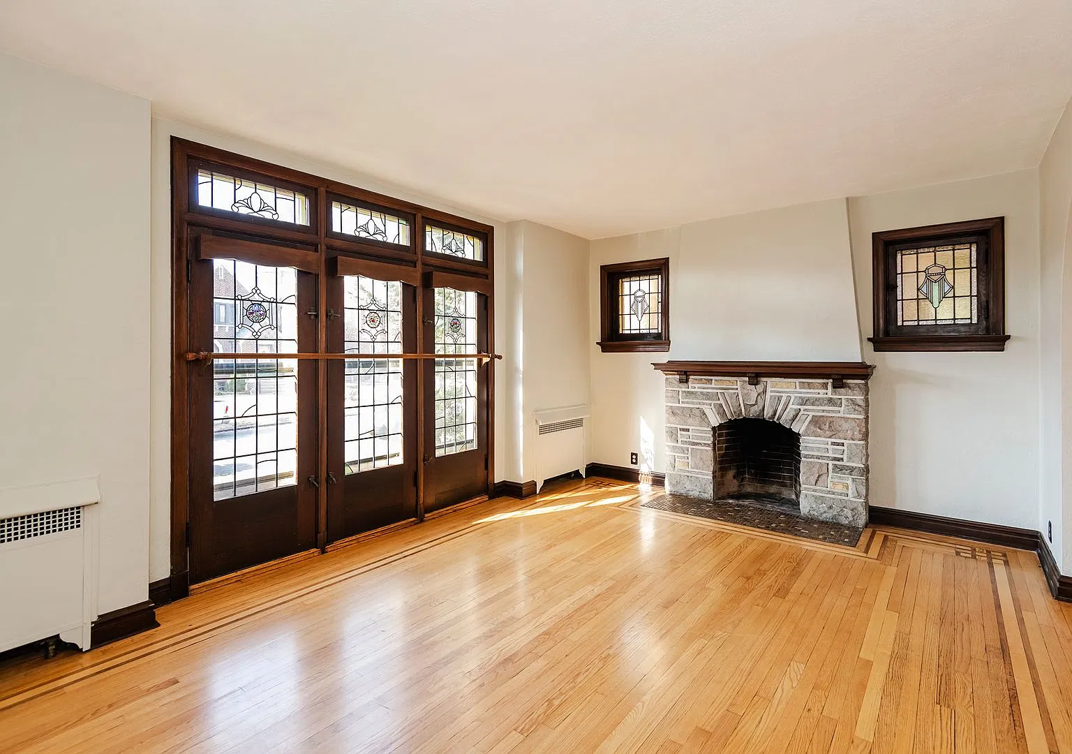 Beautiful 3 Bedroom 2 Bathroom Home — Photo 2