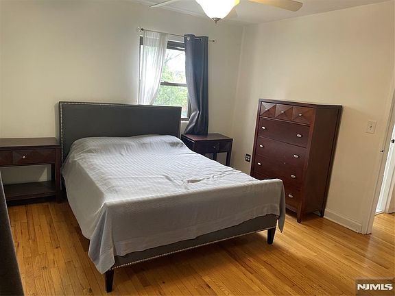 5th image of 3021 EDWIN Edwin Avenue #4B
