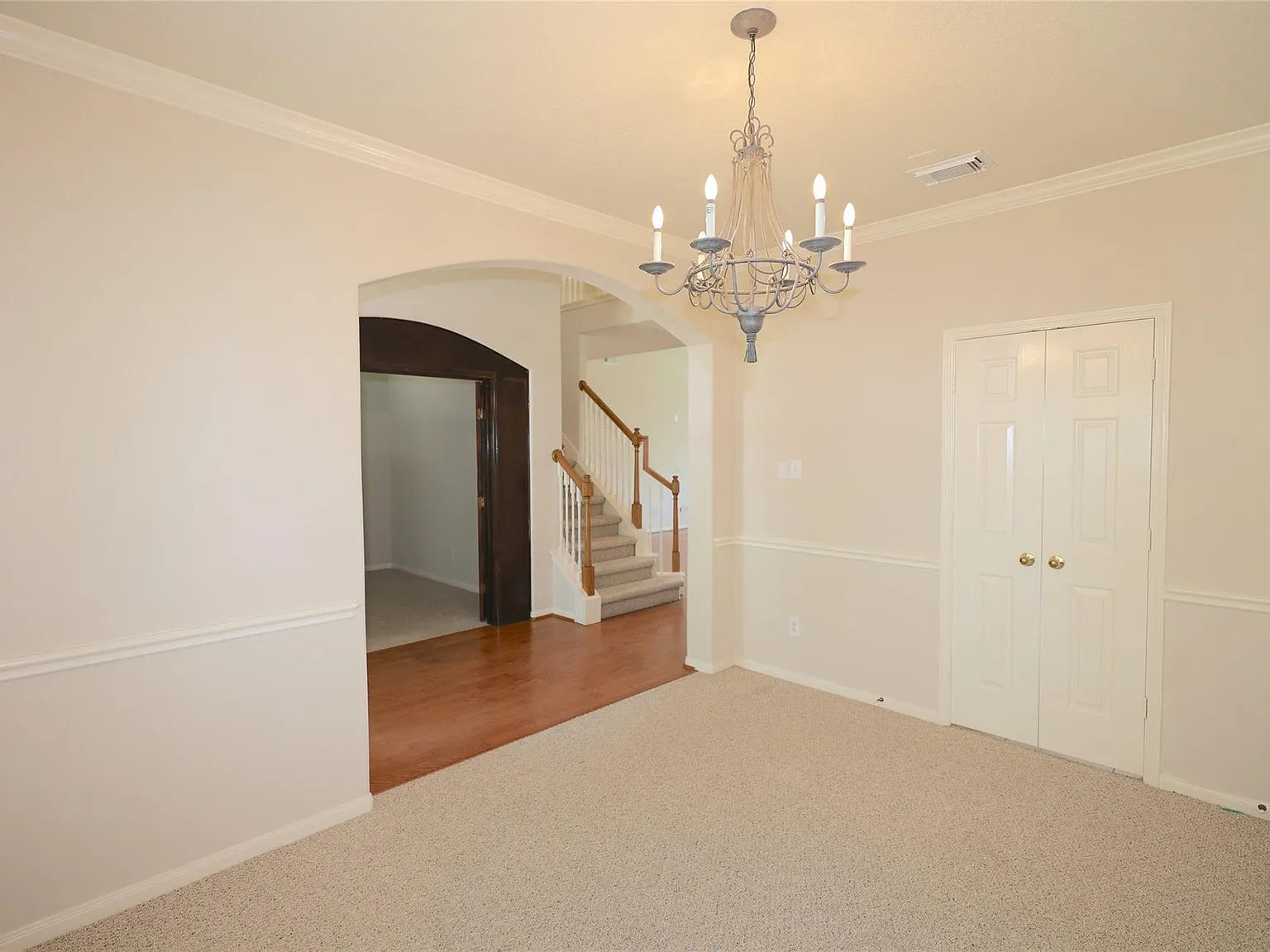 5 bed, 2.5 bath, 3262 sqft, $3,400 — Photo 3
