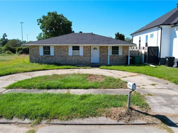 8504 Squadron Dr, Chalmette, LA 70043