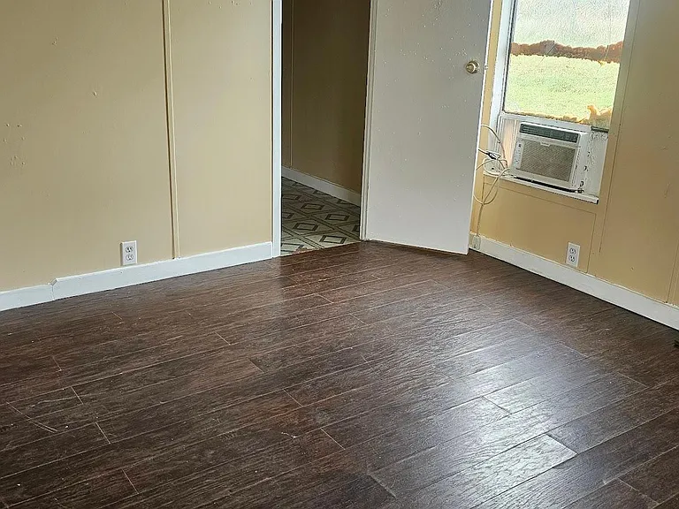 3580 Green Acre Way — Photo 4