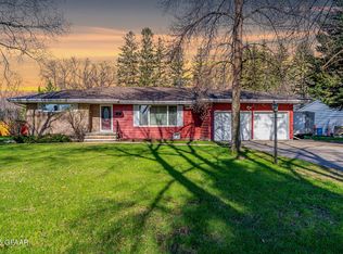 2318 Belmont Rd, Grand Forks, ND 58201