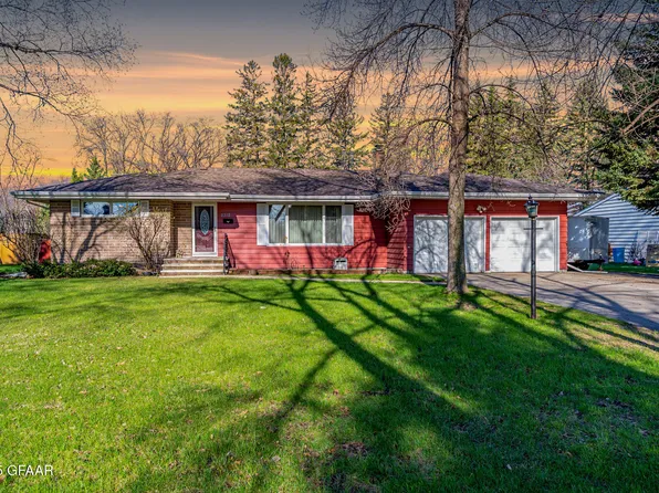 2318 Belmont Rd, Grand Forks, ND 58201