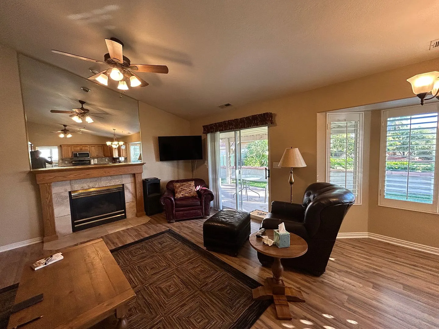 Available 10/1/2026Furnished 3 Bed, 2 Bath, 2 Car Garage Home — Photo 4
