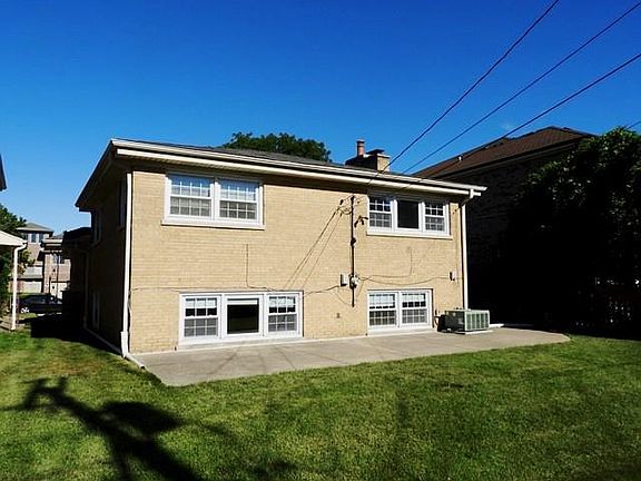 2nd image of 6940 N Kedvale Ave