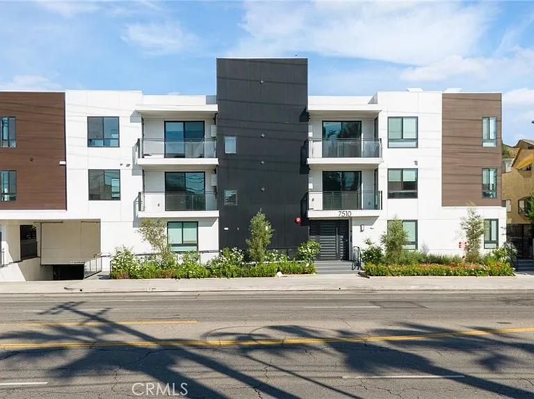 7510 Sepulveda Blvd #101 — Photo 3