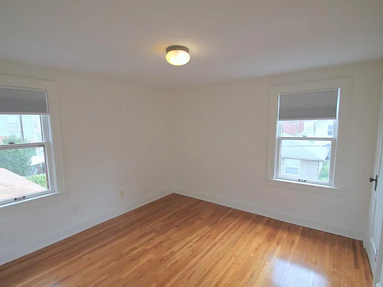 294 Siebert St — Photo 2