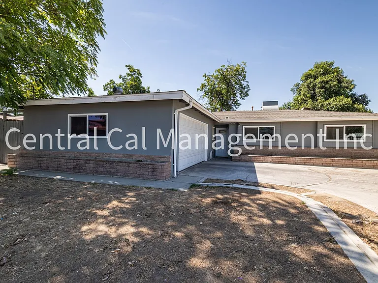 10421 Glenn St — Photo 2
