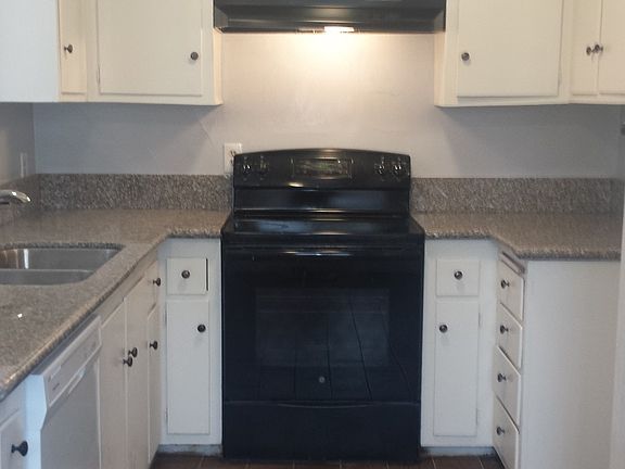 4th image of 220 W Hillcrest Blvd APT 1