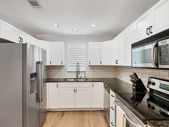 3rd image of 2605 Enfield Rd APT 221