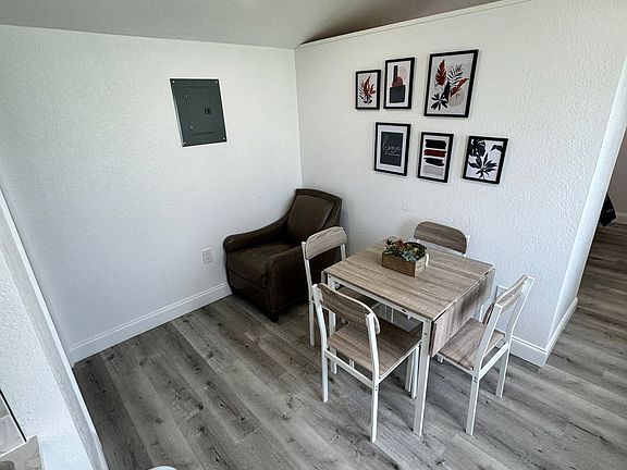 5th image of 732 W Daughtery Rd #2