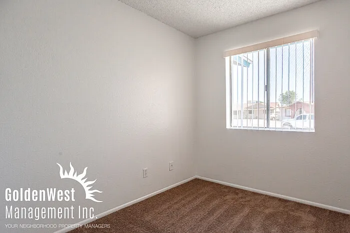4434 W Sunnyslope Ln — Photo 10