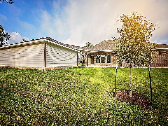 2nd image of 40616 Damuth Dr