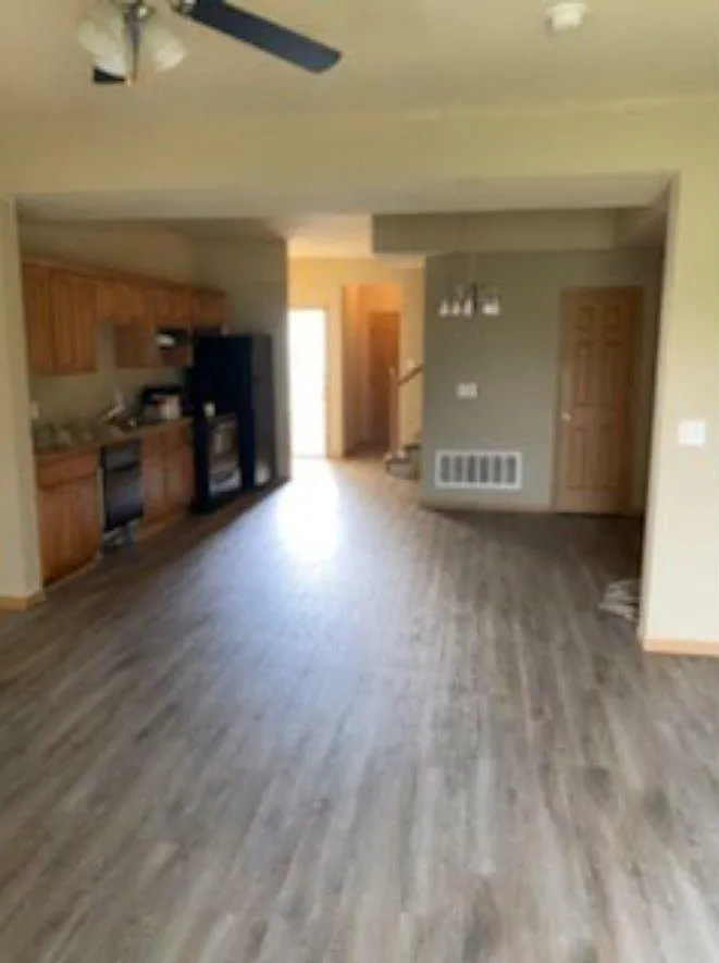 2 bed, 2.5 bath, 1600 sqft, $1,595 — Photo 4