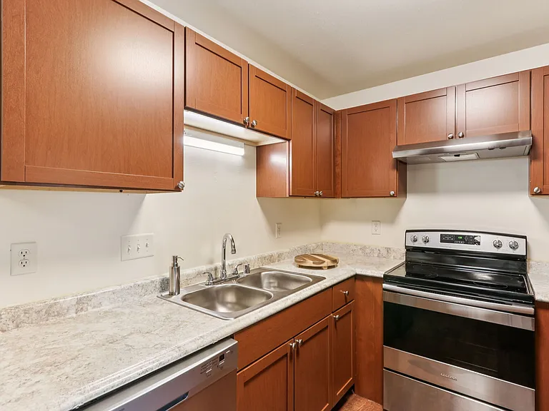 Woodfield Heights Apartments — Photo 38