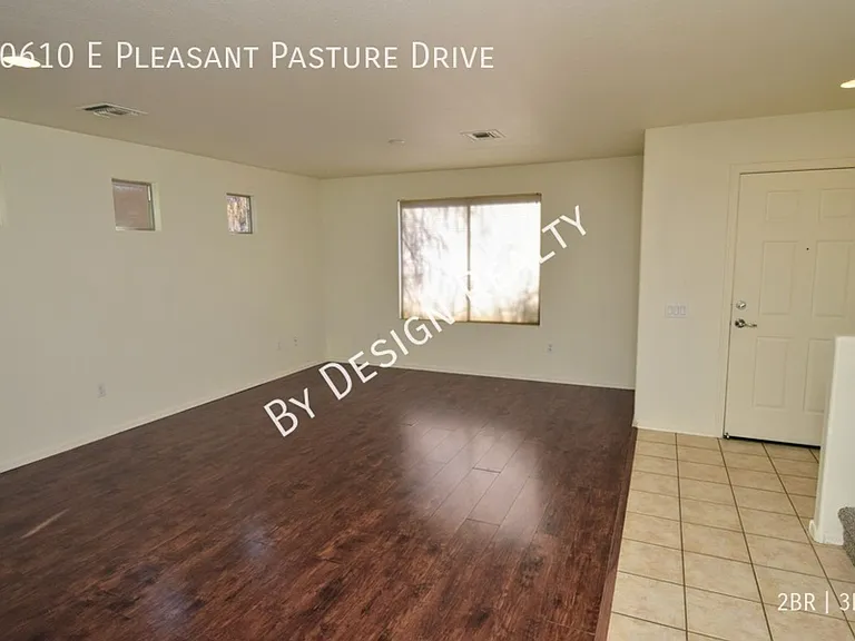 10610 E Pleasant Pasture Dr — Photo 3