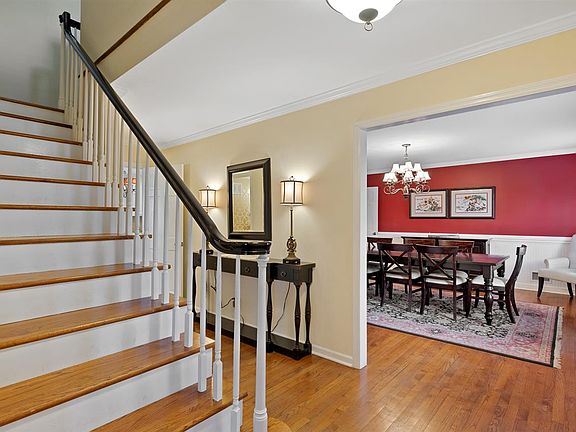 5th image of 208 Coburn Dr