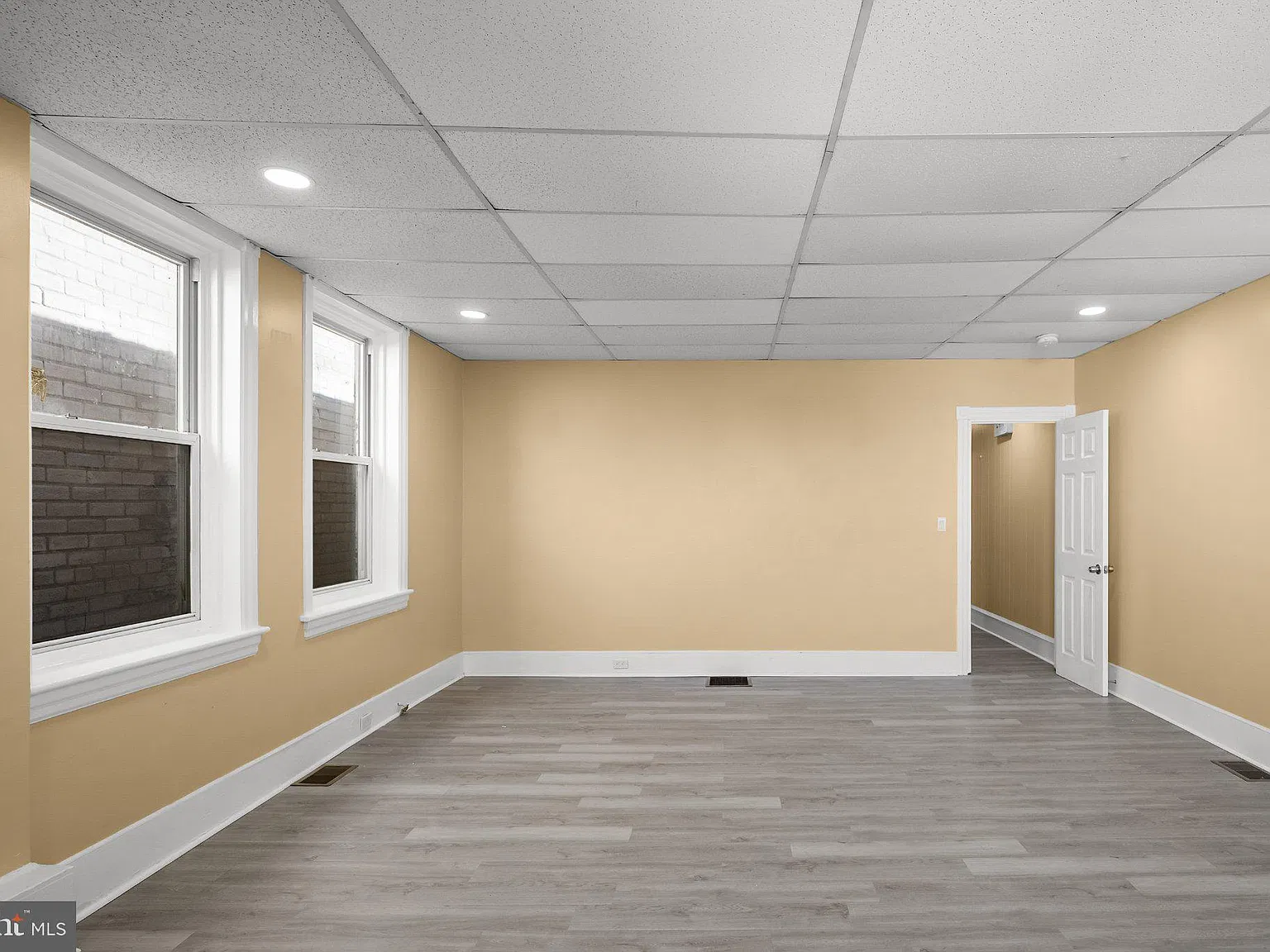 3 bed, 1.5 bath, 1300 sqft, $2,300 — Photo 3