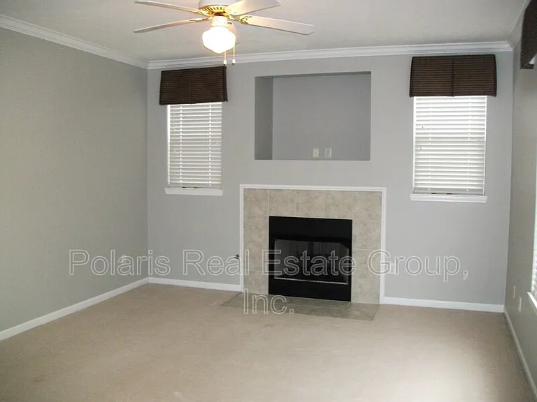 2215 Colfax Ln — Photo 4
