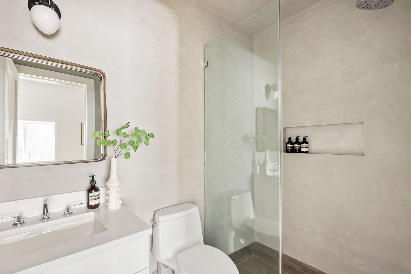 Lower Level Full Bath