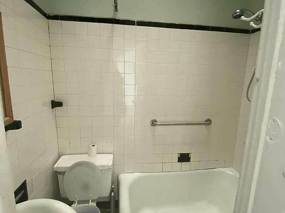 5th image of 1749 Melville St