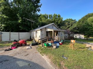 402 S Hampton St, Westminster, SC 29693