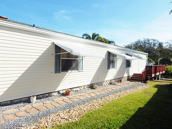 3rd image of 3016 Indian River Dr NE