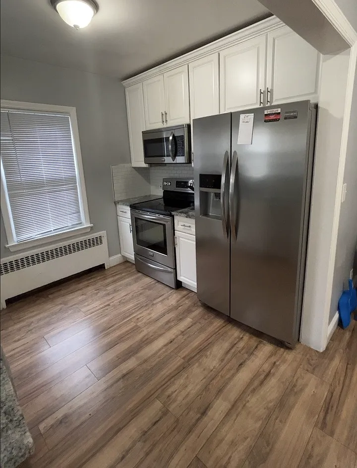6 bed, 2100 sqft, $6,300 — Photo 2