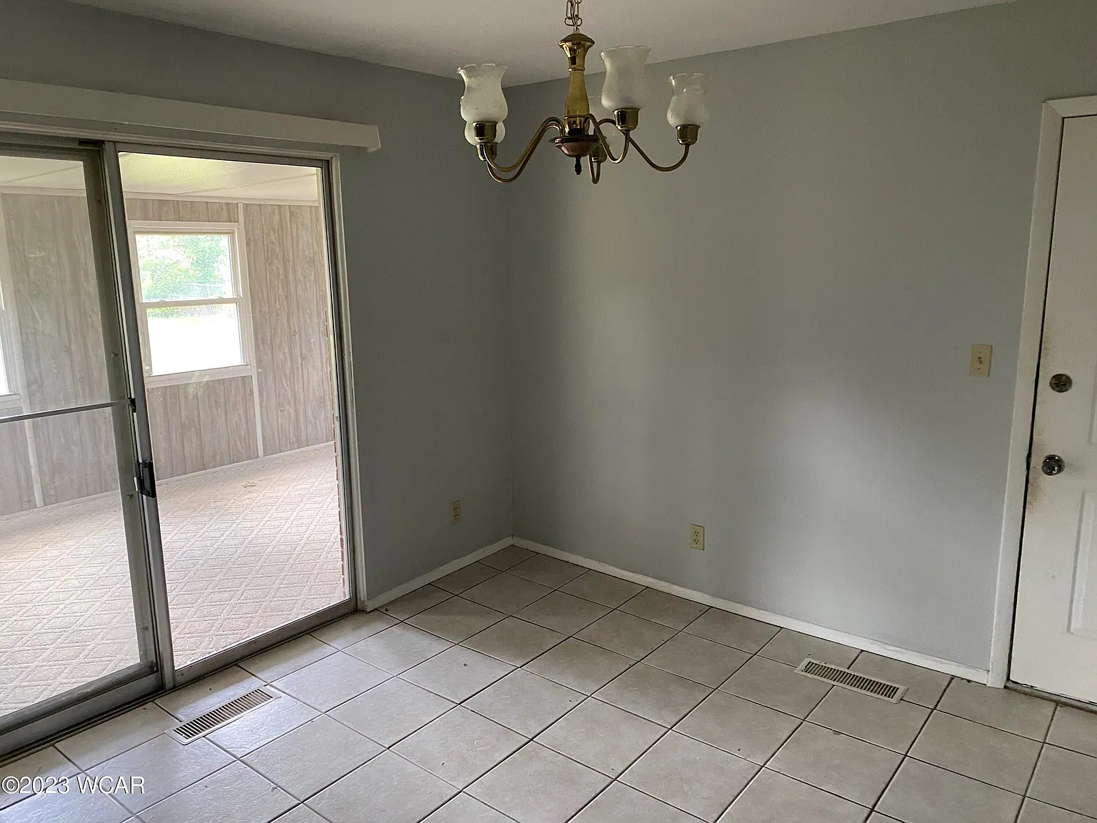 3 bed, 1.5 bath, 1040 sqft, $1,300 — Photo 4