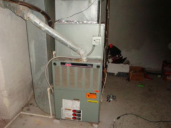 4th image of 374 Boston Pl