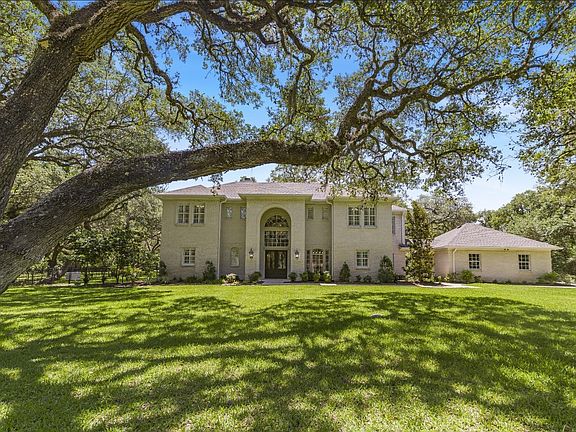 2nd image of 313 Treasure Oaks