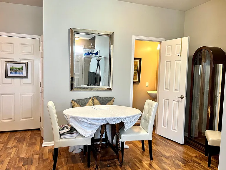 125 E Robinson Ave — Photo 4