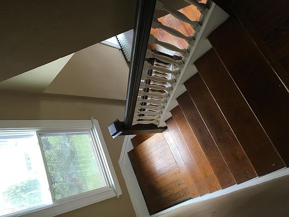 3rd image of 601B Green St